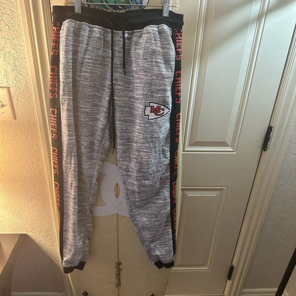 NFL Kids Gray Kansas City Chiefs Logo Jogger Sweatpants with Black Waistband